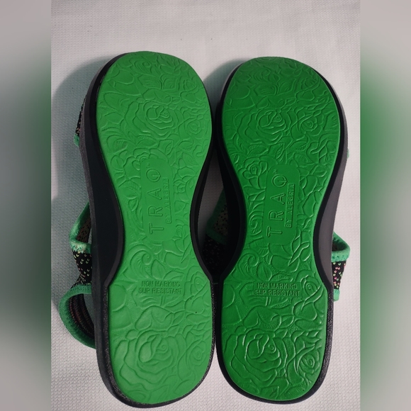 TRAQ by Algeria Dream Knit Sandals Sz 38 US 8 - Picture 8 of 10